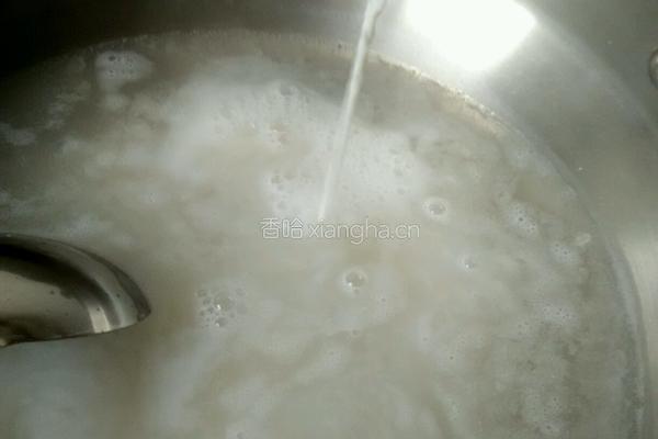 红枣牛奶粥的做法图解3
