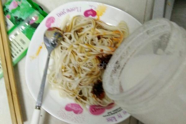 酸辣拌面的做法图解5