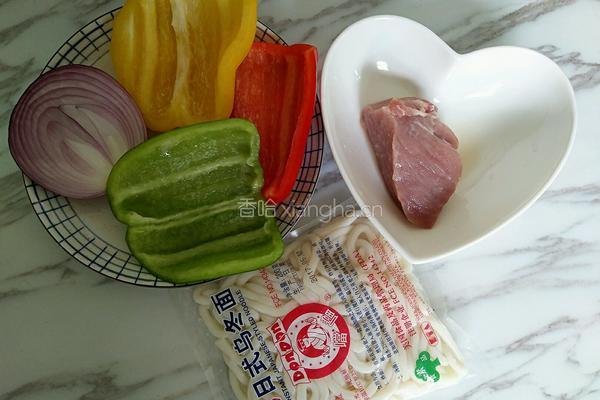 彩椒肉丝炒乌冬的做法图解1