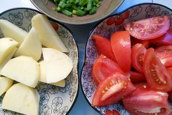 土豆番茄炖鱼汤的做法图解5