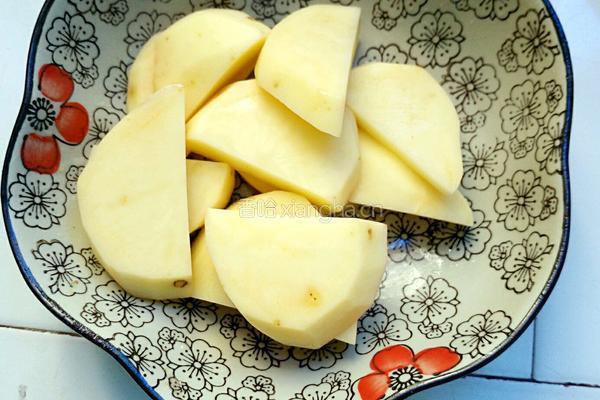 土豆番茄炖鱼汤的做法图解6