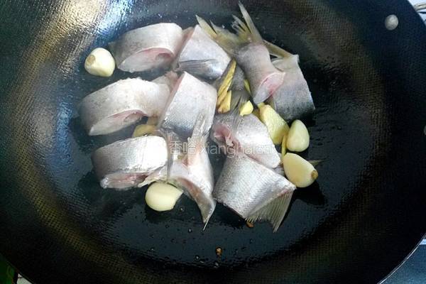 土豆番茄炖鱼汤的做法图解7