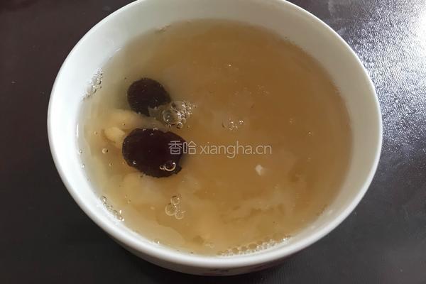 银耳莲子汤的做法图解4
