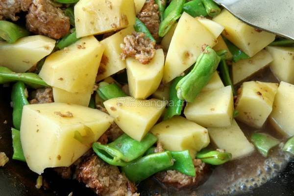 豆角土豆炖肉丸的做法图解14