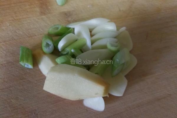 侉炖鱼（家常做法豆腐粉条侉炖鱼）的做法图解2