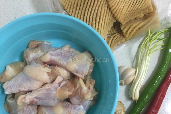 鸡翅根兰花干的做法图解1