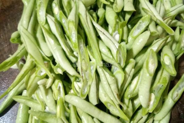 四季豆炒肉的做法图解2