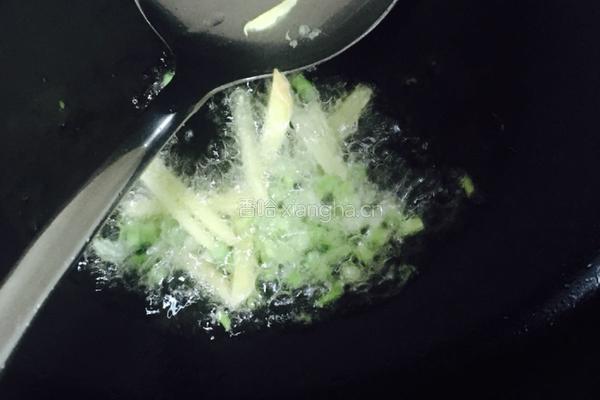 韭菜炒莲菜的做法图解5