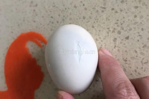 切咸鸭蛋的做法图解1