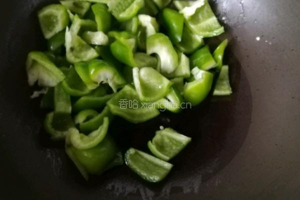 大辣椒炒肉的做法图解2