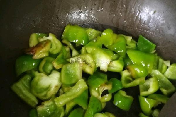 大辣椒炒肉的做法图解3