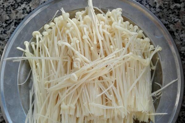 金针菇炒蛋的做法图解1