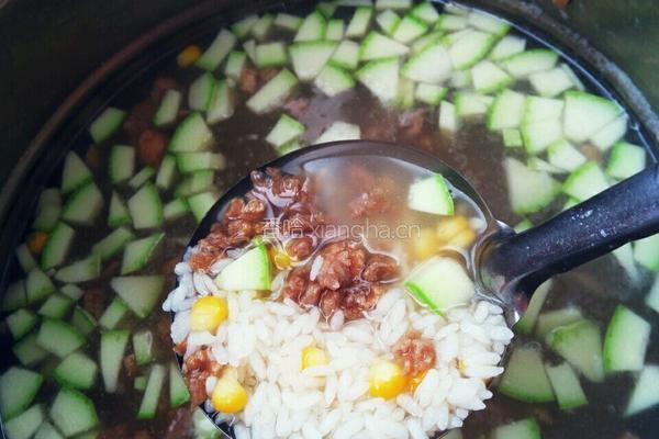 小瓜玉米瘦肉粥的做法图解7