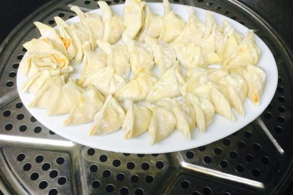 玉米红萝卜饺子的做法图解6