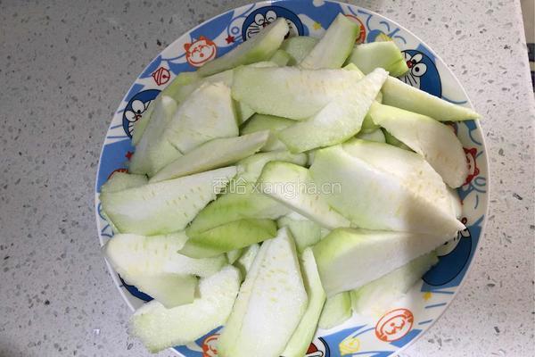 丝瓜烧肉圆的做法图解2