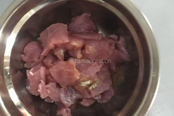 荷兰豆炒瘦肉的做法图解2