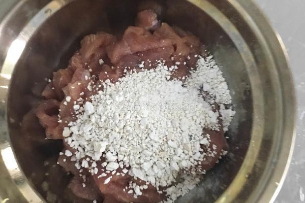 荷兰豆炒瘦肉的做法图解3