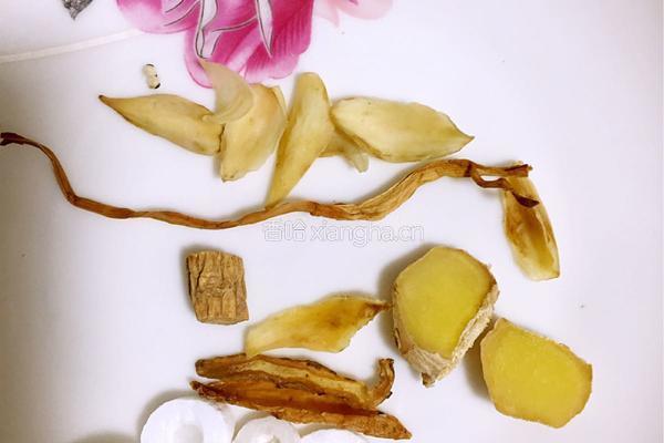 哺乳妈妈的催奶大补汤的做法图解3