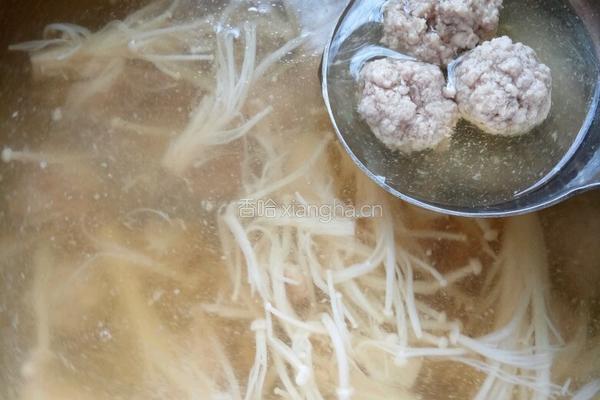 金针菇肉丸汤的做法图解4