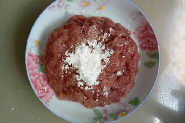 金针菇肉丸汤的做法图解2