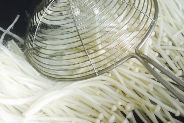 金针菇炒肉丝的做法图解7