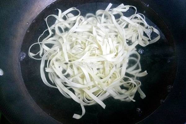 黄瓜肉酱面的做法图解6