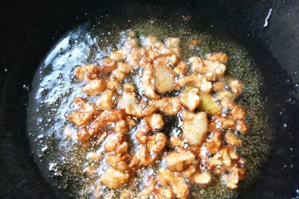 生瓜炒肉的做法图解2