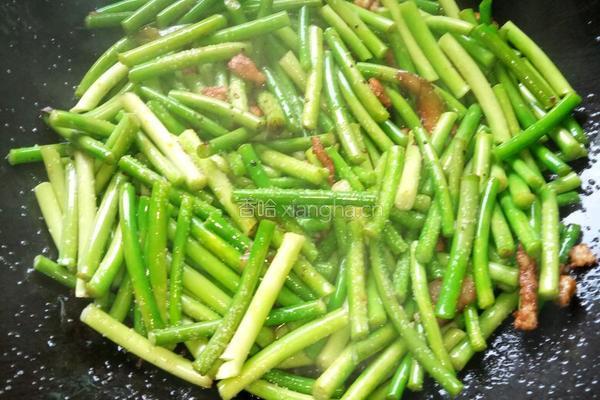 蒜苗炒肉的做法图解4