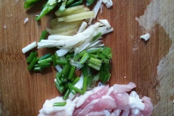 花菜炒肉的做法图解2