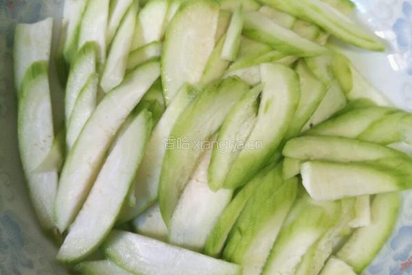 丝瓜粉丝鸡蛋汤的做法图解2