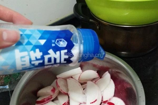 酸甜泡萝卜的做法图解2