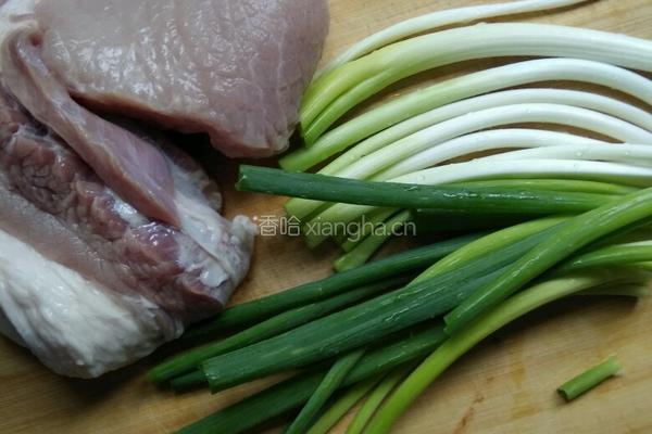 葱香肉包的做法图解1