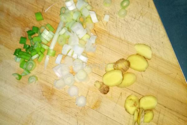 黄骨鱼豆腐汤的做法图解2