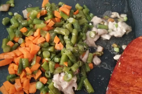 豇豆角胡萝卜肉丁打卤面的做法图解5