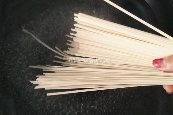 豇豆角胡萝卜肉丁打卤面的做法图解10