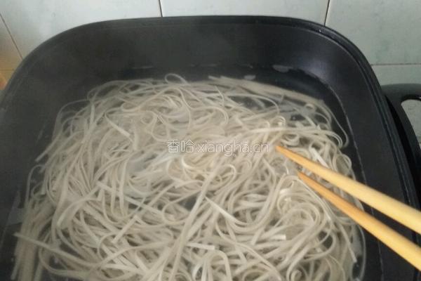 豇豆角胡萝卜肉丁打卤面的做法图解11