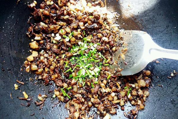五花肉梅干菜馅的做法图解11