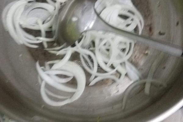 孜然羊肉圆葱的做法图解2