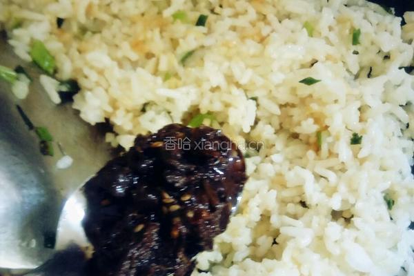 葱香香哈大颗粒香菇酱炒饭的做法图解7