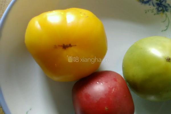 糖拌三色柿子的做法图解1