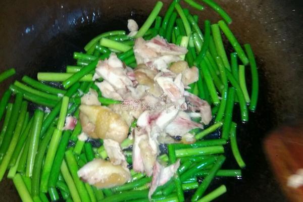鸡腿肉炒蒜苔的做法图解5