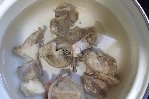 胡萝卜马铃薯猪骨汤的做法图解4