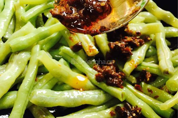大粒香菇炒豆角的做法图解7