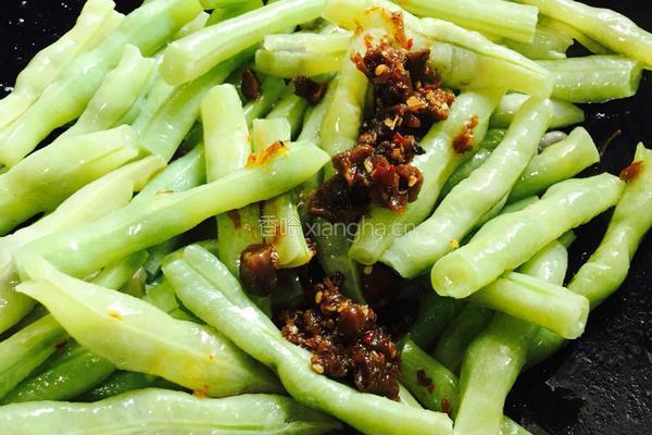 大粒香菇炒豆角的做法图解8