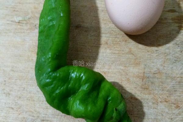 青椒鸡蛋饼的做法图解1