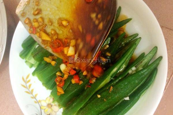 蒜蓉辣椒淋秋葵的做法图解5