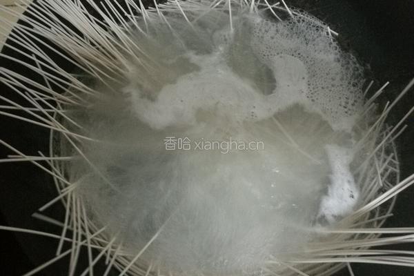 鸡蛋火腿炒面的做法图解2