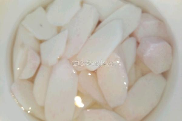 海鲜菇山药肉汤的做法图解2