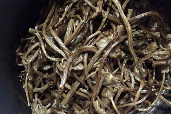 茶树菇骨头汤的做法图解1