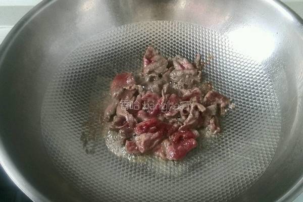 牛肉炒蒜薹的做法图解3